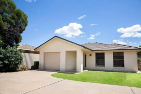 Lovely 3 Bed, 2 Bath in the City Centre!, Wagga Wagga
